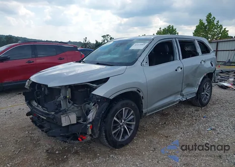 2018 Toyota Highlander Xle z USA, uszkodzony, nr VIN 5TDKZRFH6JS527765